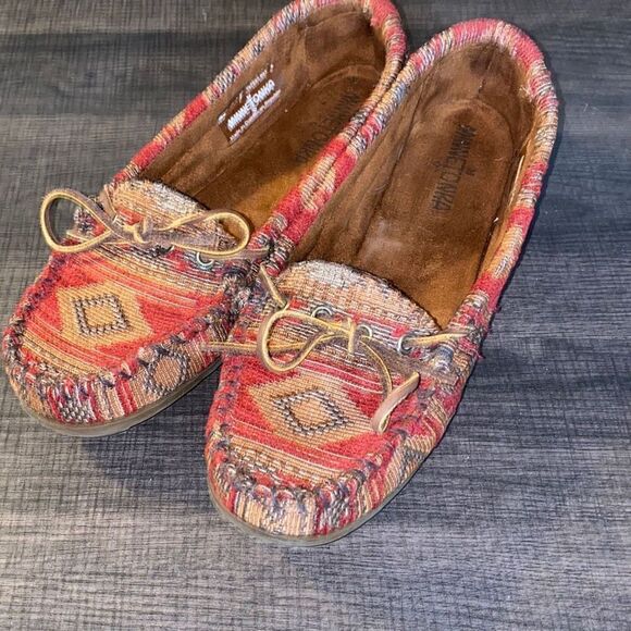 Minnetonka Shoes Minnetonka Baja Aztec Tapestry Womens Red Moccasin Leather Lace - Picture 1 of 8